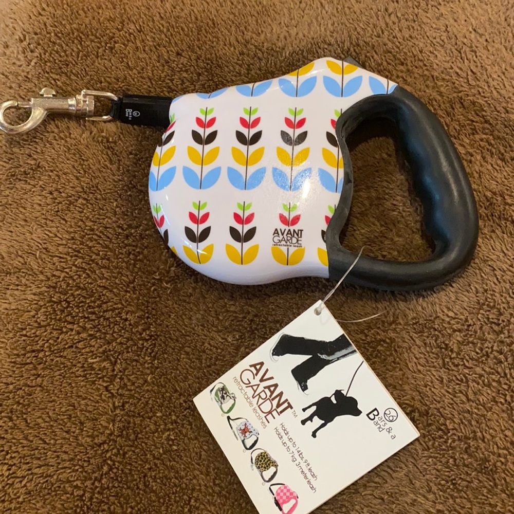 Avant Garde Retractable Leash 🐾